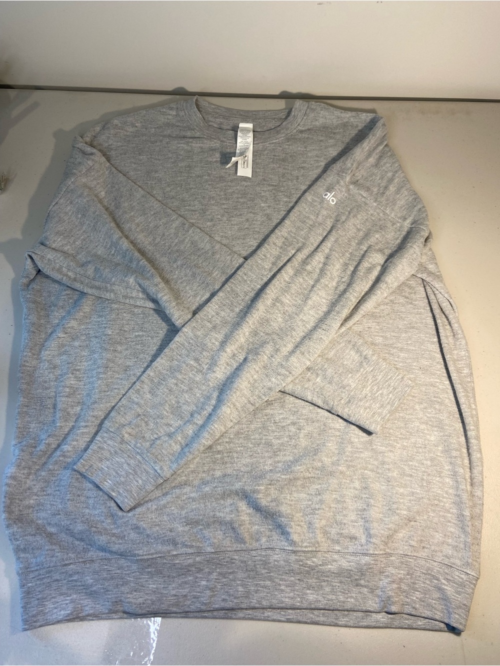 ALO Yoga Women’s Long Sleeve Light Heather Gray Crewneck Pullover Shirt SZ M